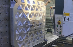 Горизонтально-расточная обработка плиты 1000 мм х 1000 мм из дюрали Д16Т